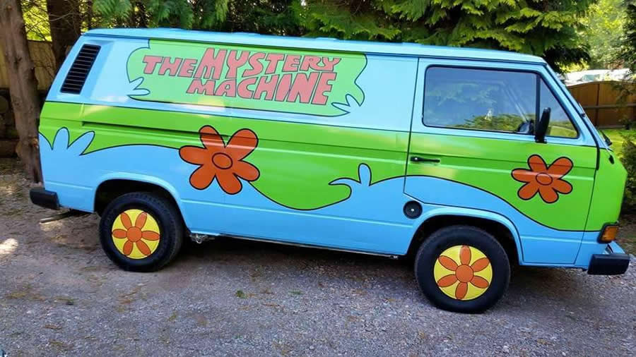 Colourful Mystery Machine-inspired van in WK’s real gallery